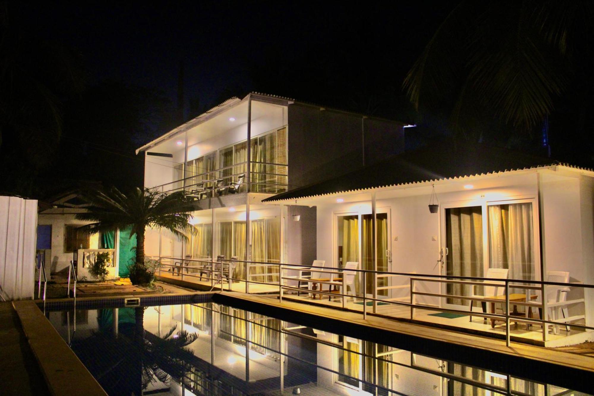 Arabian Sea Beach Resort Morjim Exteriör bild
