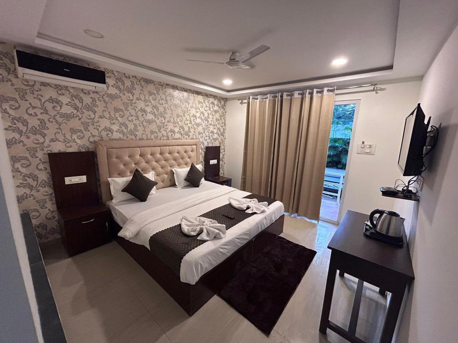 Arabian Sea Beach Resort Morjim Exteriör bild