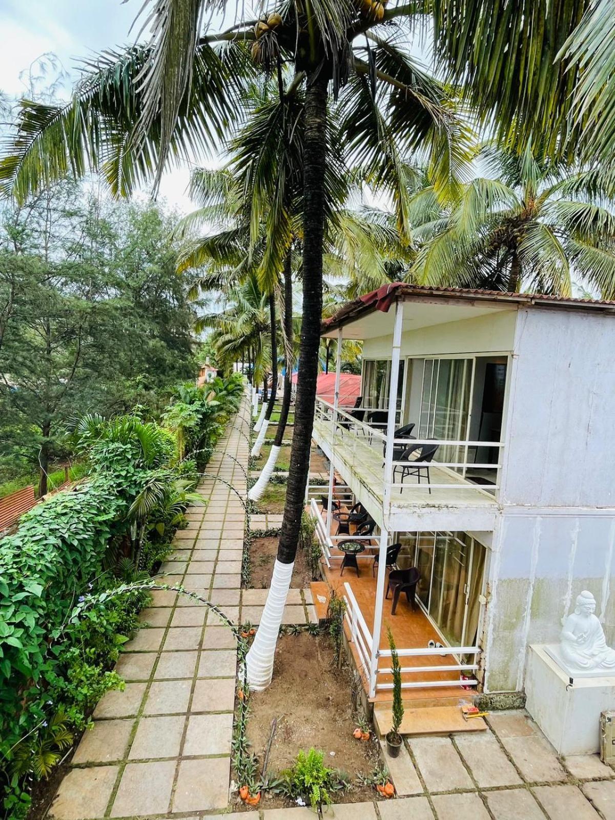 Arabian Sea Beach Resort Morjim Exteriör bild